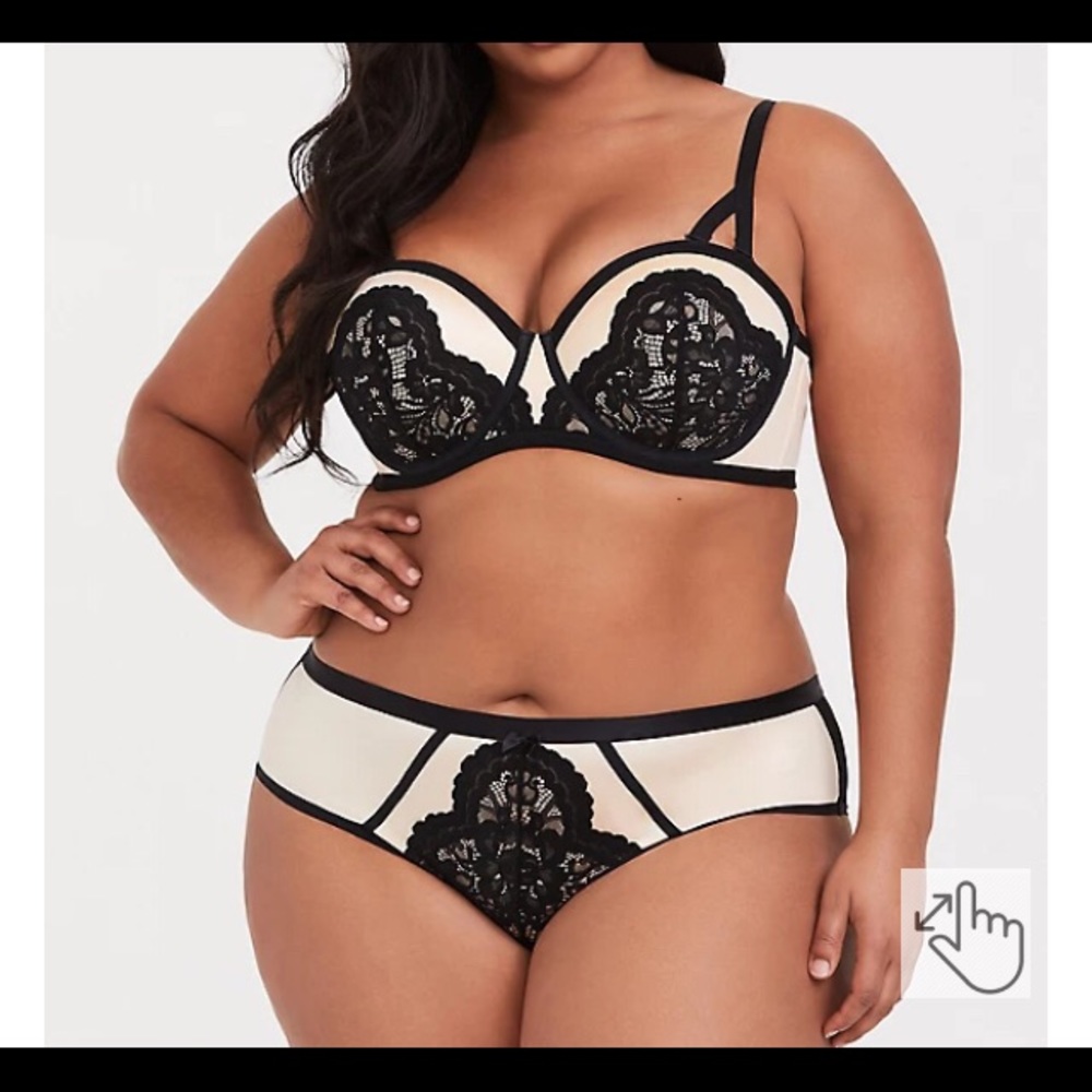 Peach and lace Strappy Push-up Bra